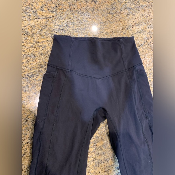 Lululemon black cropped leggings size 4 - Picture 2 of 13